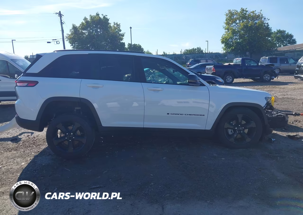2025 Jeep Grand Cherokee Limited 4X4 VIN:1C4RJHBGXS8797987 - 13