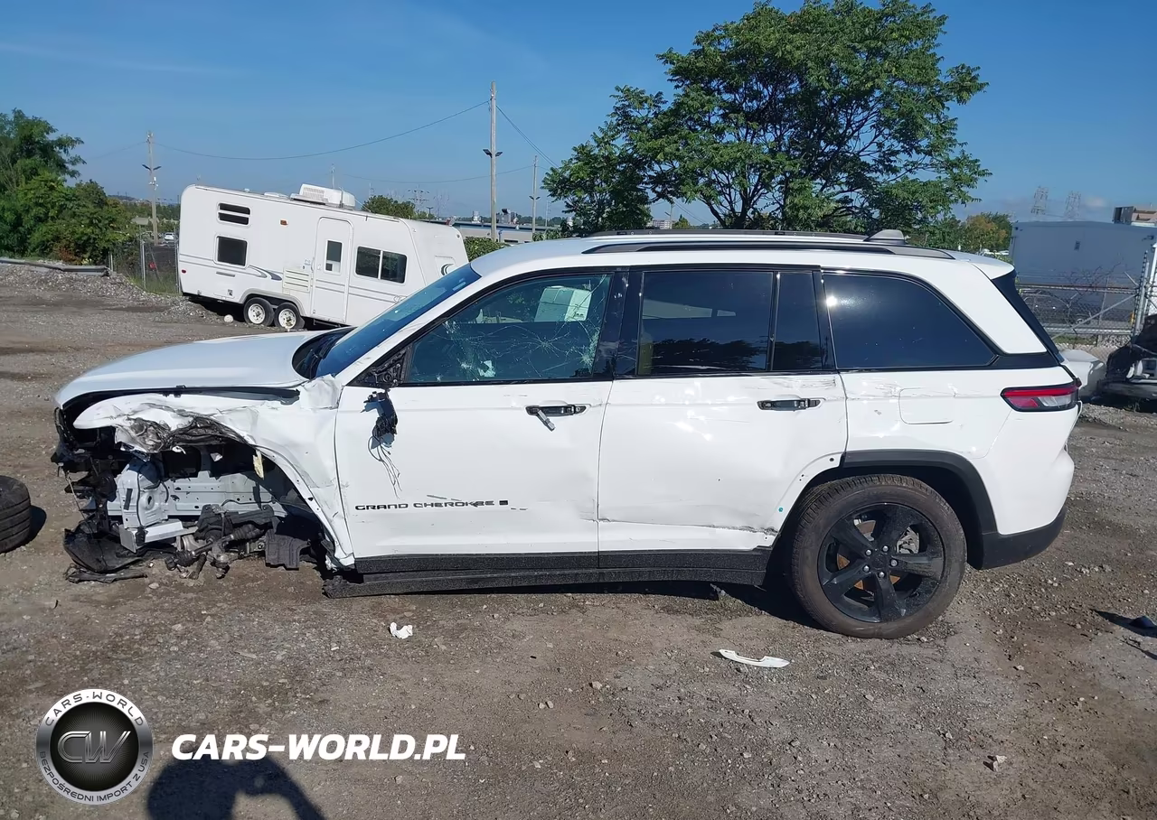2025 Jeep Grand Cherokee Limited 4X4 VIN:1C4RJHBGXS8797987 - 14