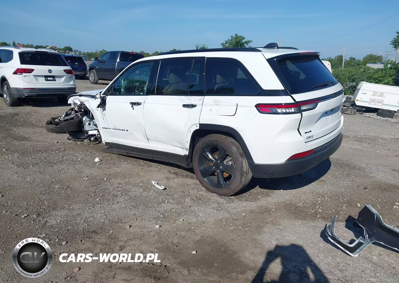 2025 Jeep Grand Cherokee Limited 4X4 VIN:1C4RJHBGXS8797987 - 3