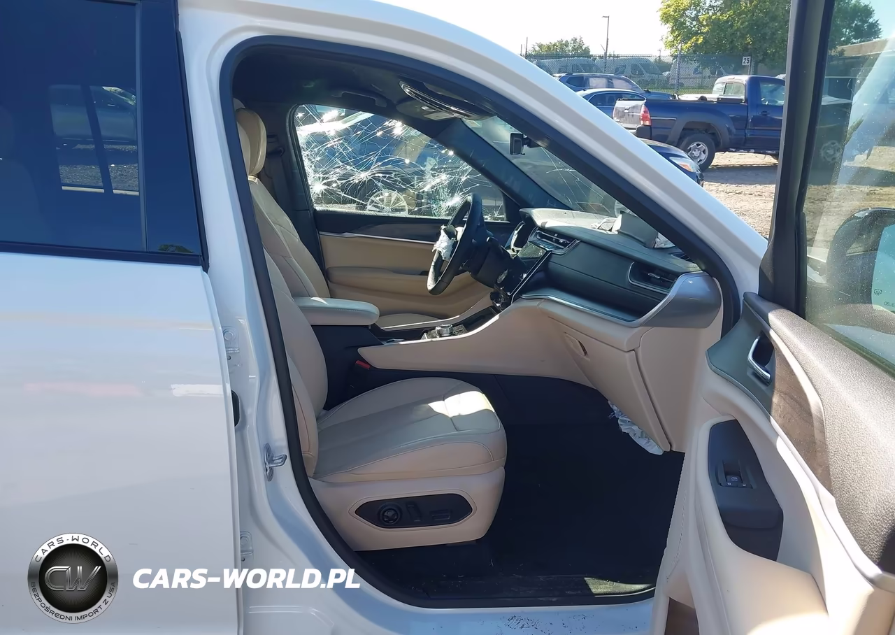 2025 Jeep Grand Cherokee Limited 4X4 VIN:1C4RJHBGXS8797987 - 5