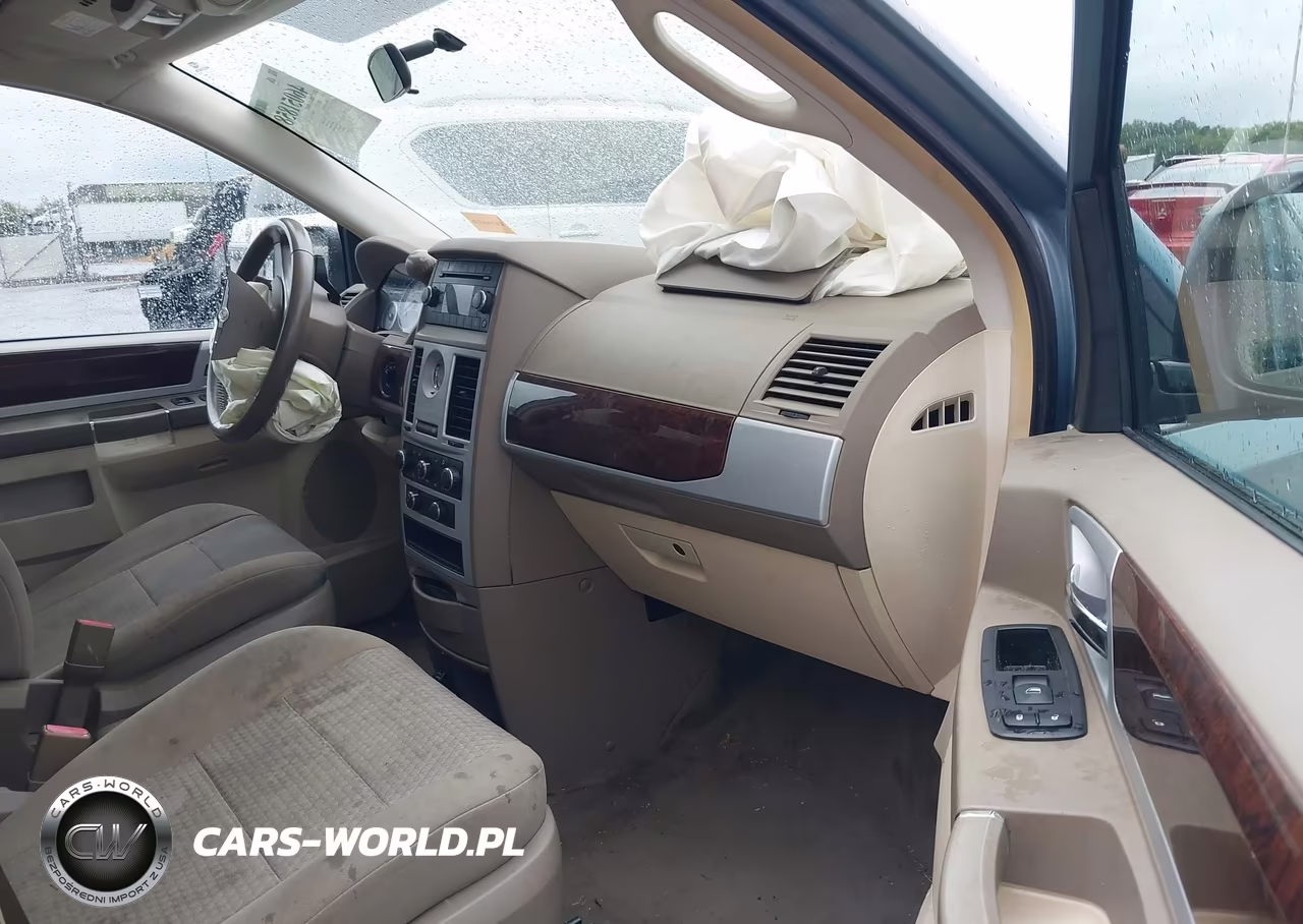 2010 Chrysler Town & Country Touring VIN:2A4RR5D14AR198645 - 5