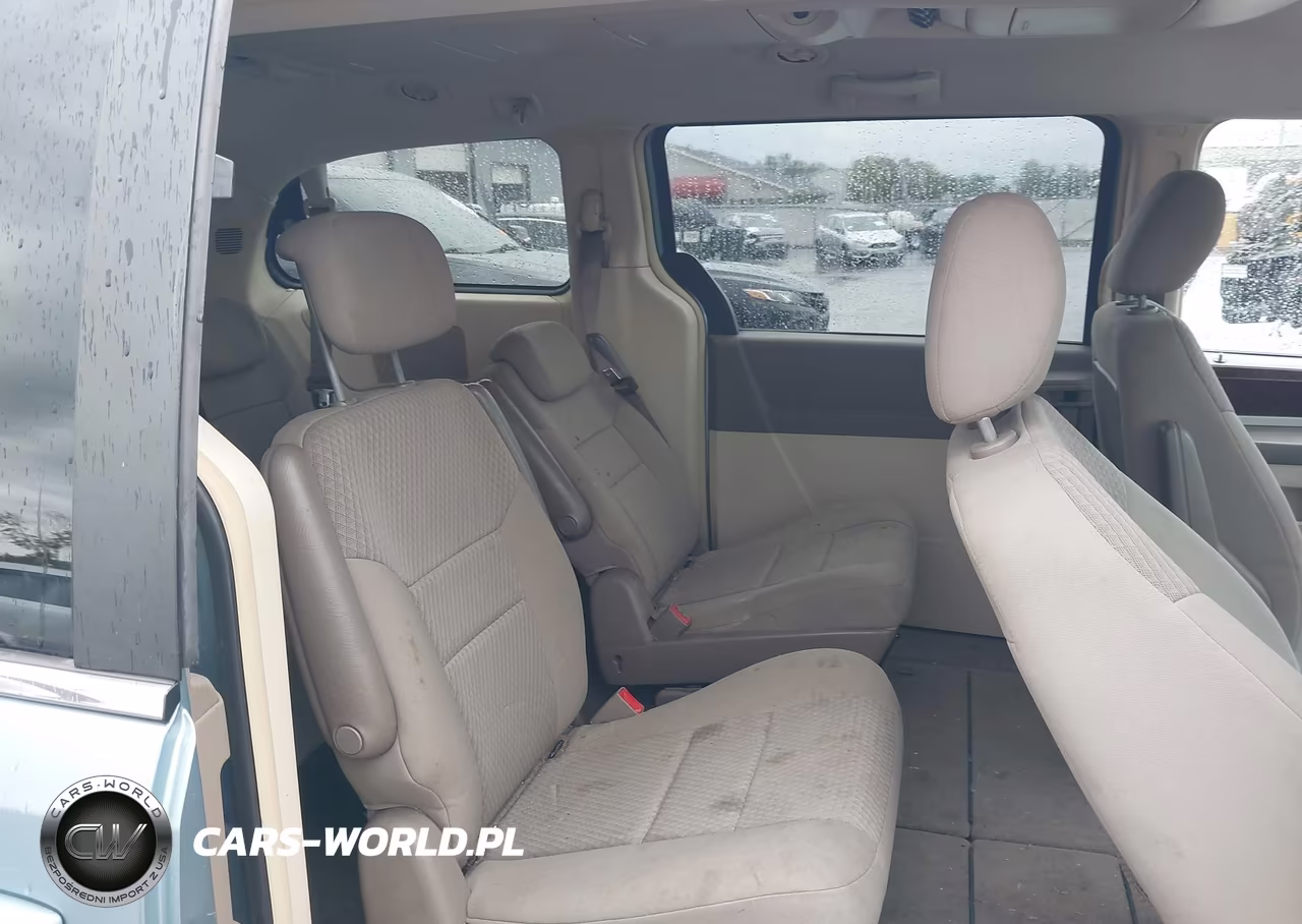 2010 Chrysler Town & Country Touring VIN:2A4RR5D14AR198645 - 8
