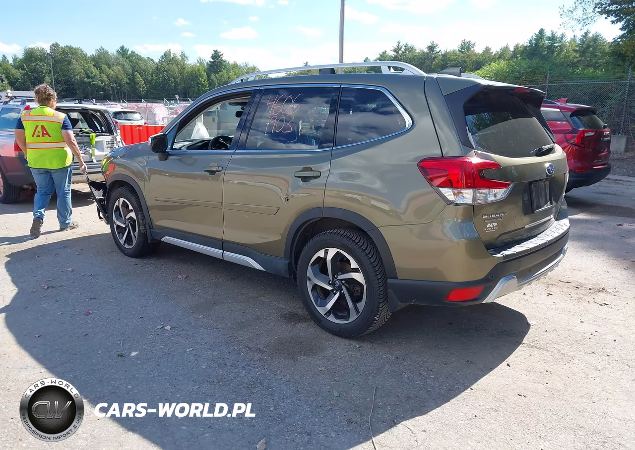2023 Subaru Forester Touring VIN:JF2SKARC1PH510635 - 3
