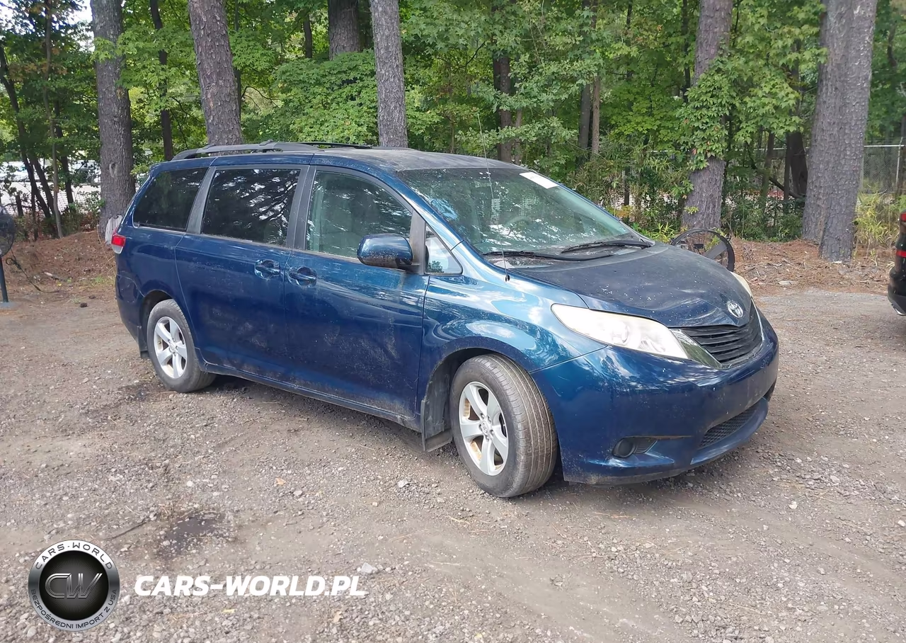 2011 Toyota Sienna Le V6 – zdjęcie 1 z 12