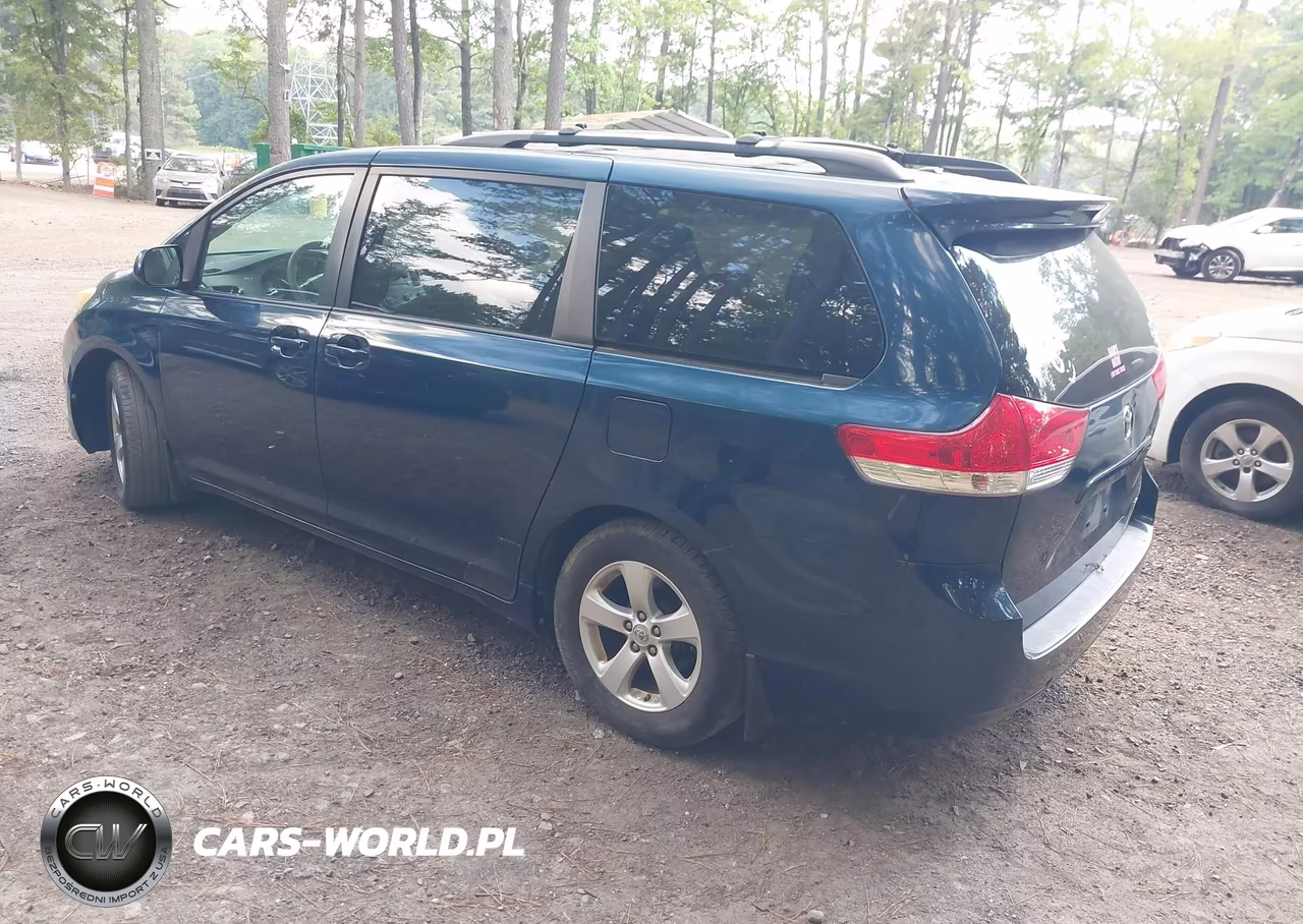 2011 Toyota Sienna Le V6 VIN:5TDKK3DC7BS172339 - 3