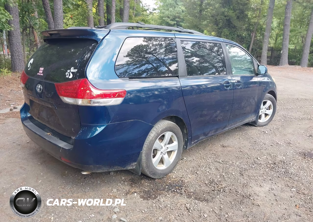 2011 Toyota Sienna Le V6 VIN:5TDKK3DC7BS172339 - 4
