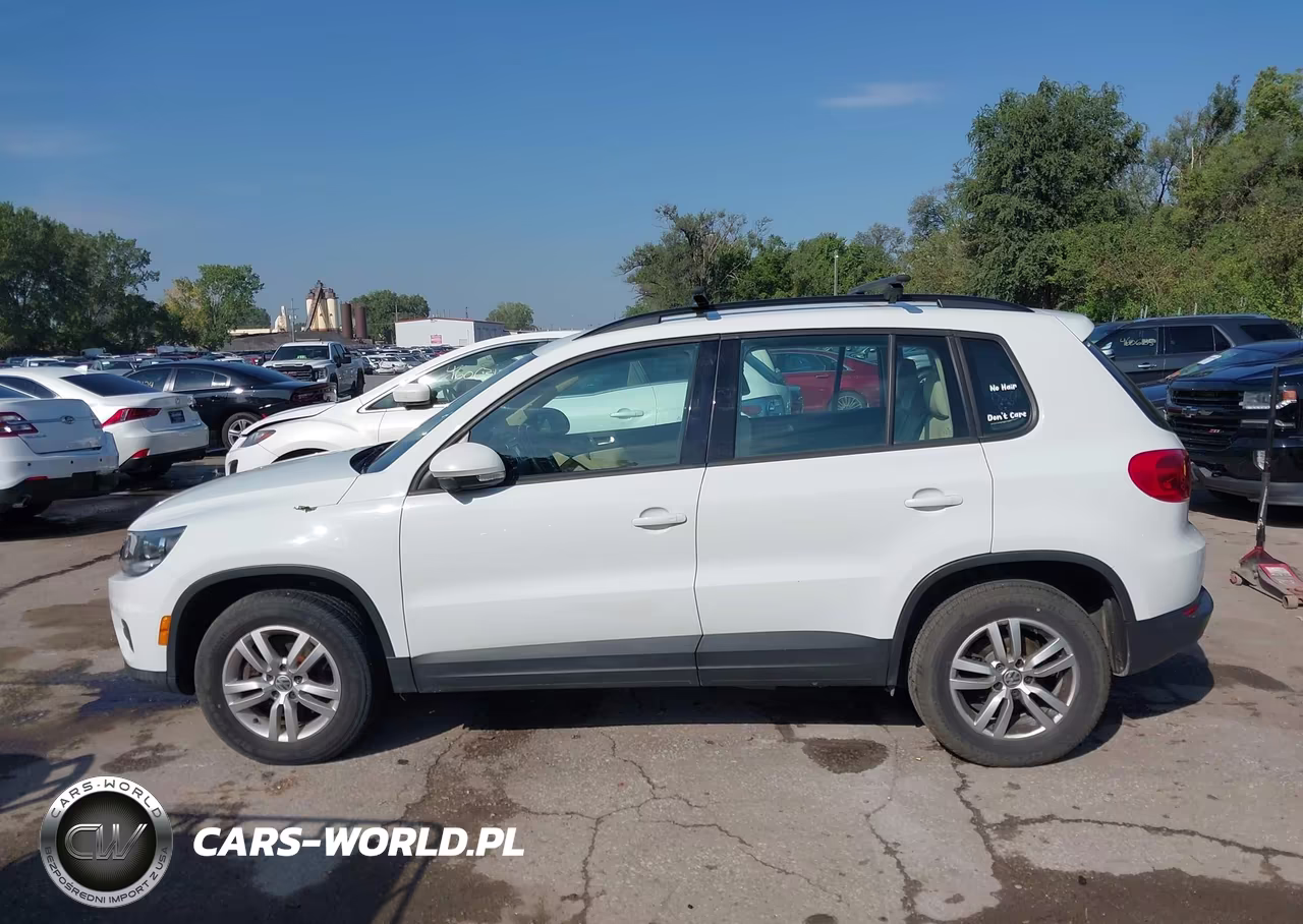 2016 Volkswagen Tiguan S VIN:WVGBV7AXXGW594243 - 14