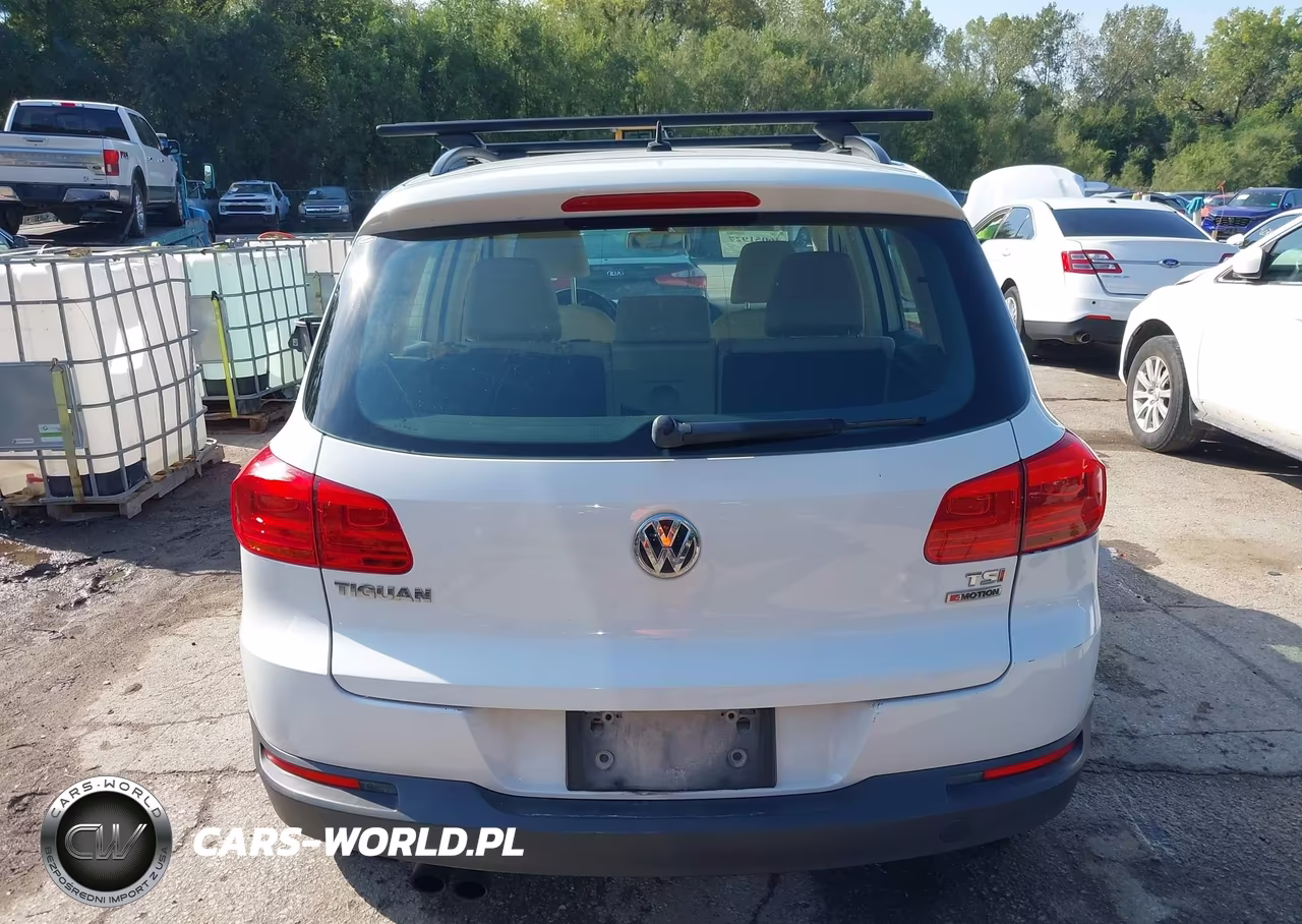 2016 Volkswagen Tiguan S VIN:WVGBV7AXXGW594243 - 16