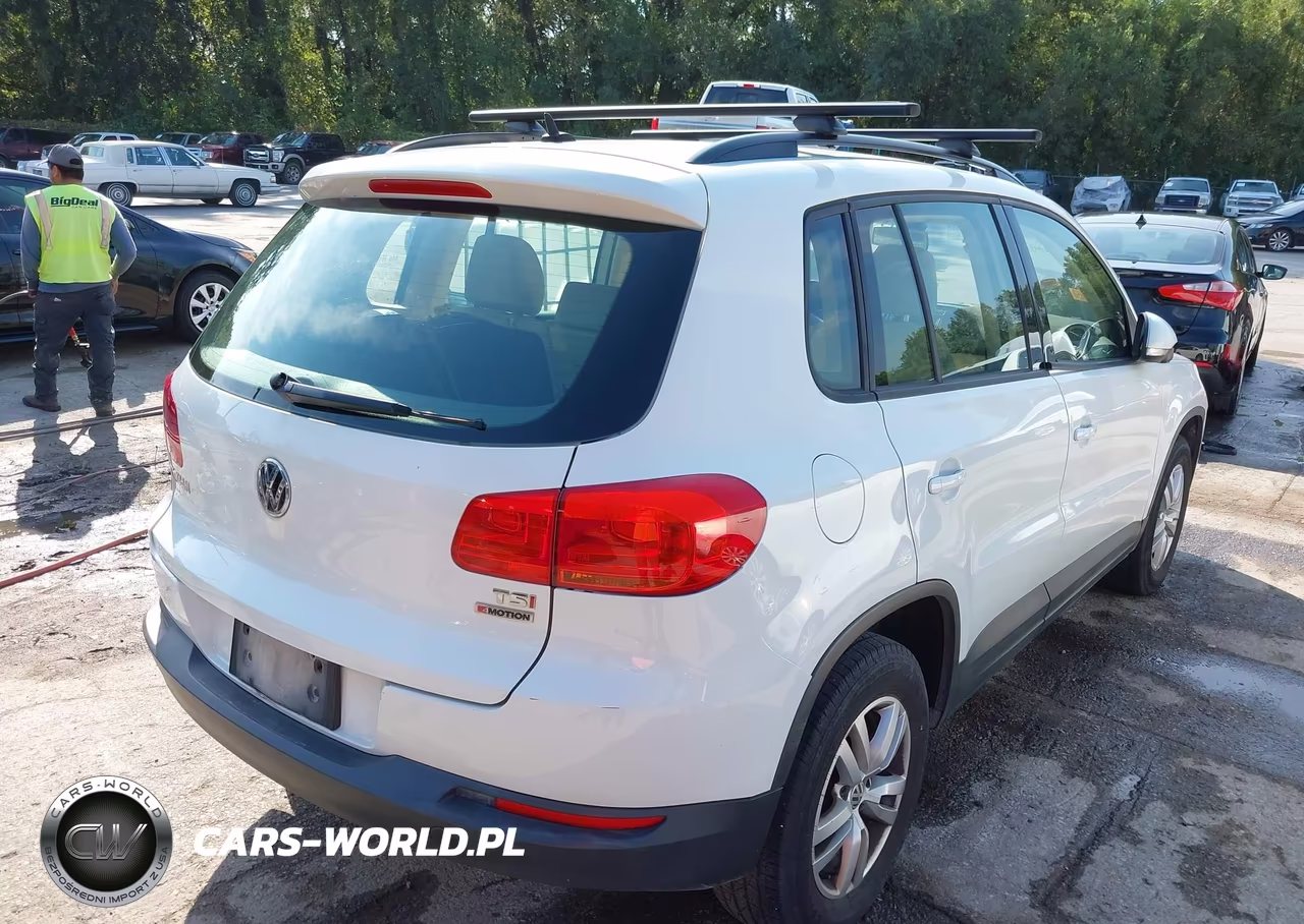 2016 Volkswagen Tiguan S VIN:WVGBV7AXXGW594243 - 4