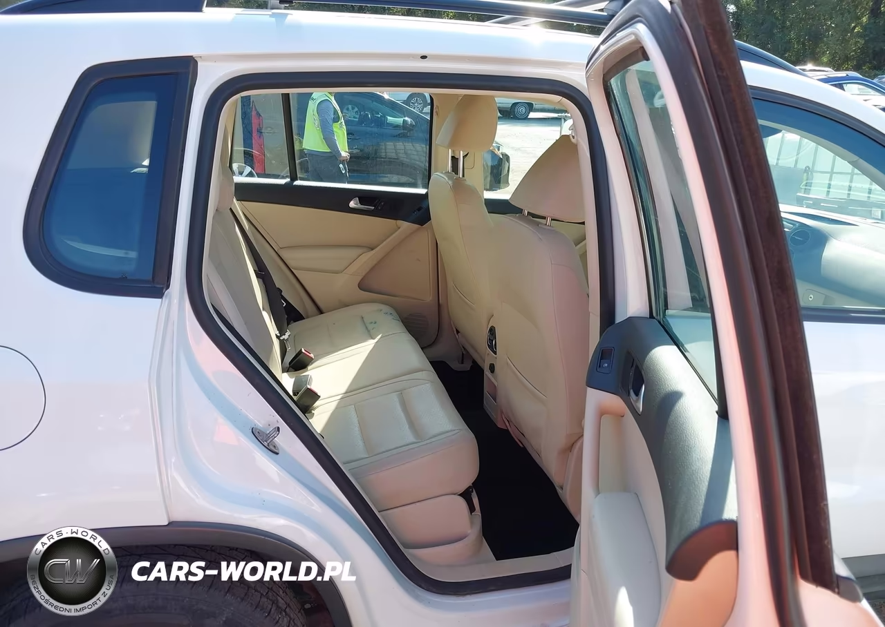 2016 Volkswagen Tiguan S VIN:WVGBV7AXXGW594243 - 8