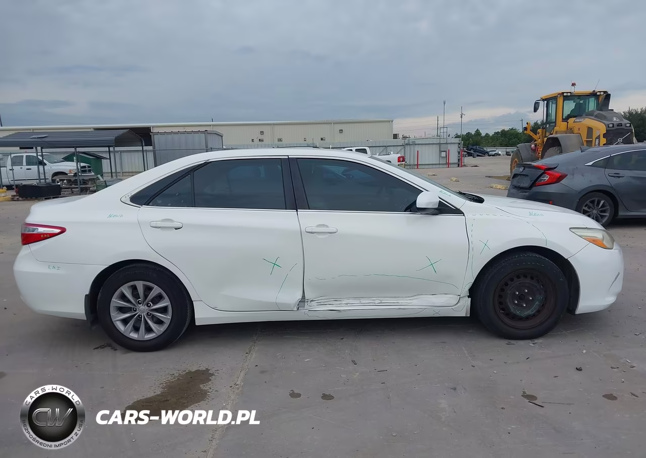 2015 Toyota Camry Le VIN:4T4BF1FK1FR513847 - 13