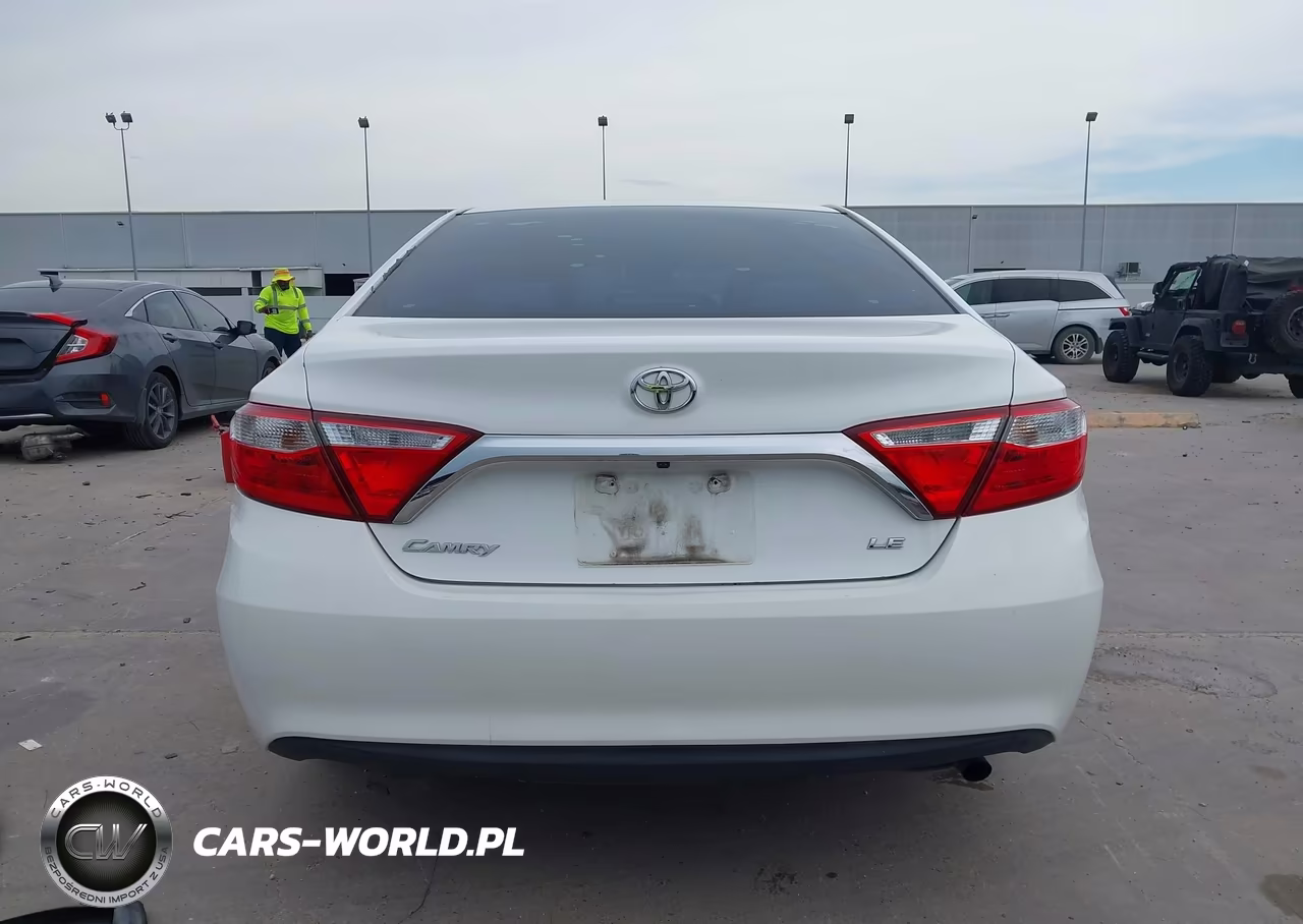 2015 Toyota Camry Le VIN:4T4BF1FK1FR513847 - 16
