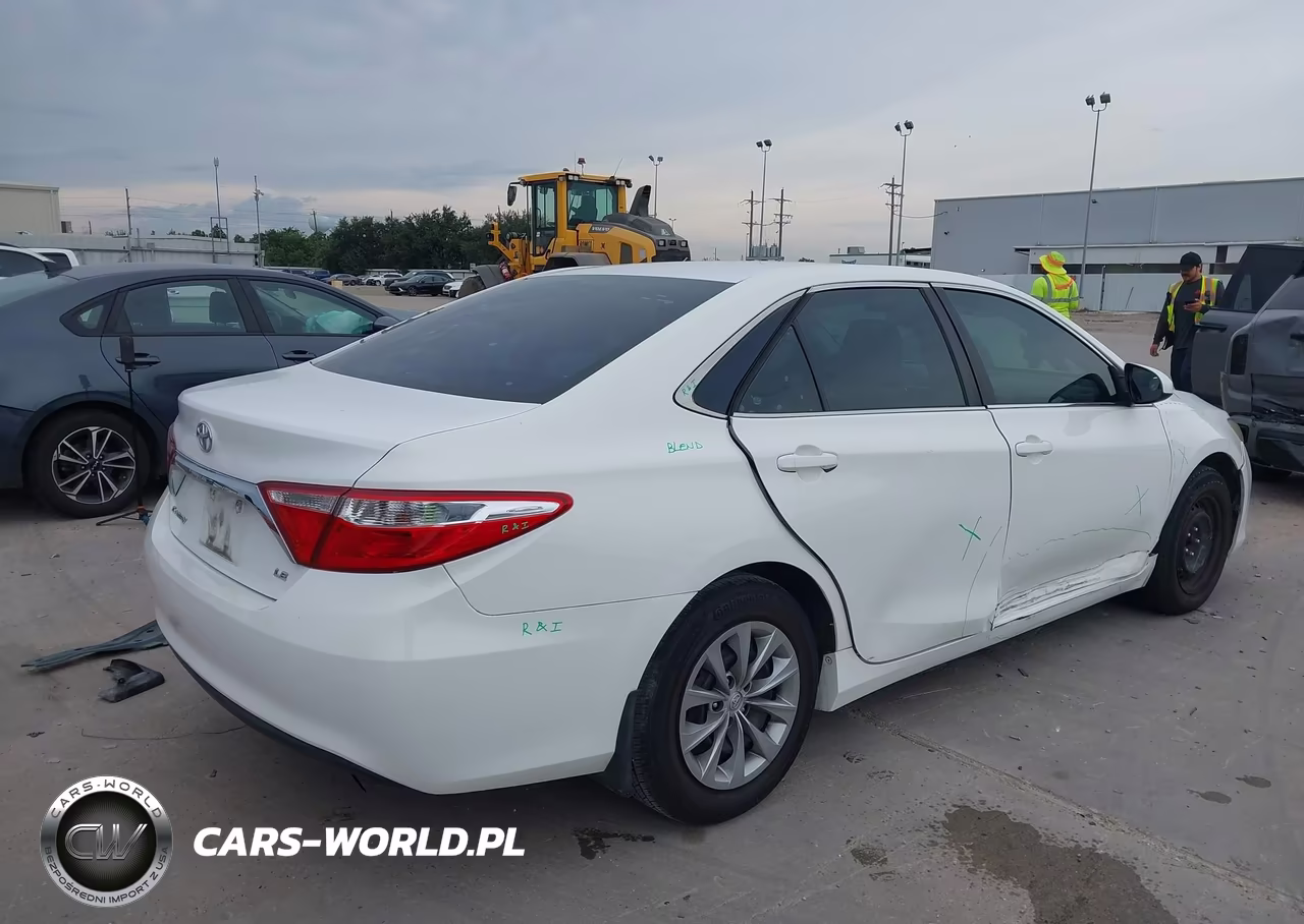 2015 Toyota Camry Le VIN:4T4BF1FK1FR513847 - 4