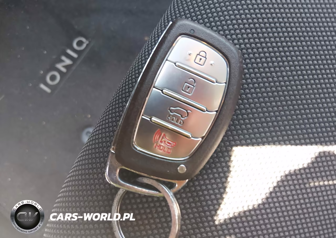 2018 Hyundai Ioniq Hybrid Blue VIN:KMHC65LC8JU075890 - 11