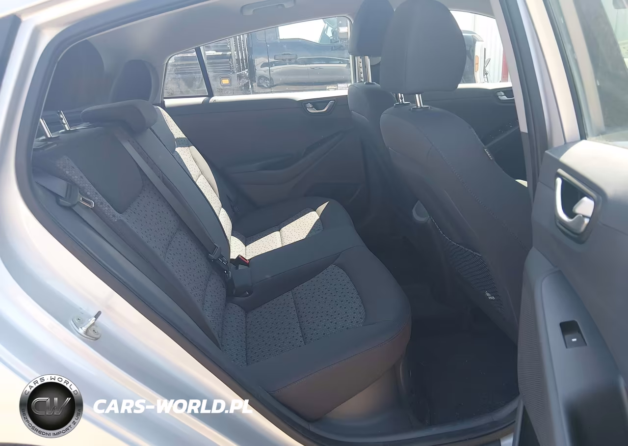 2018 Hyundai Ioniq Hybrid Blue VIN:KMHC65LC8JU075890 - 8