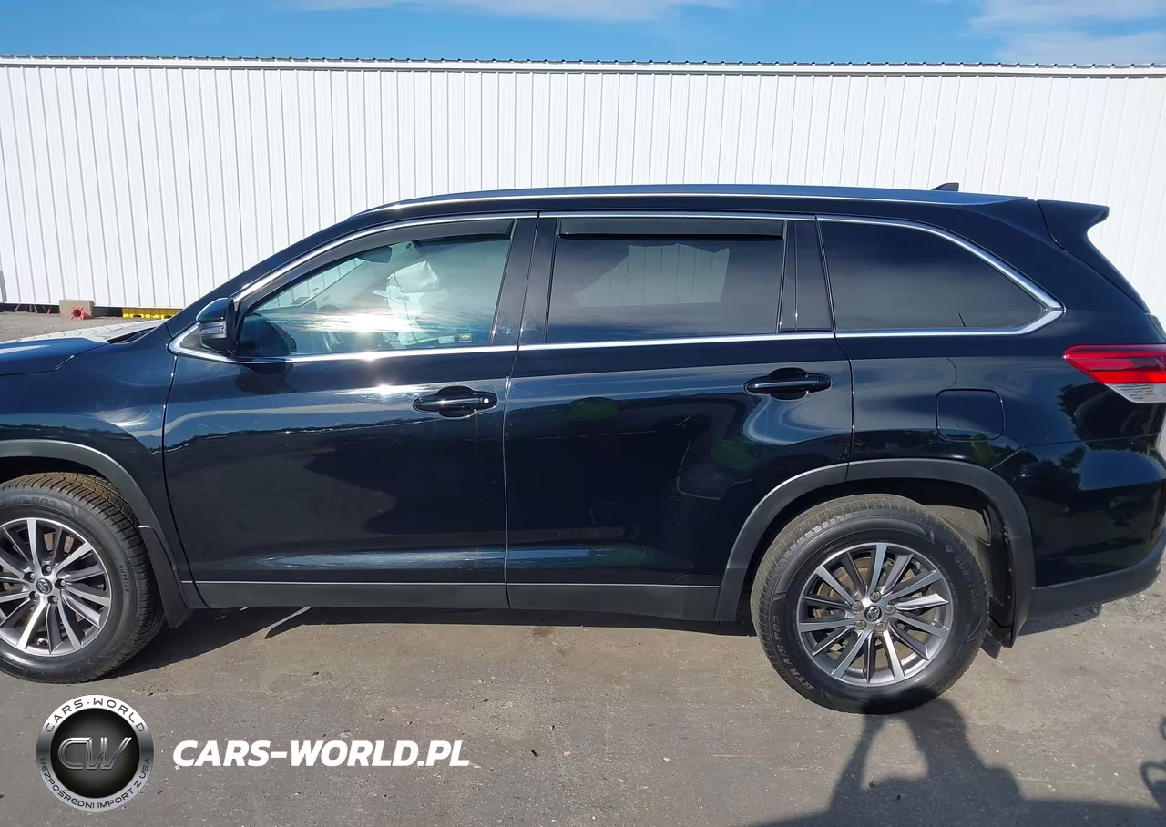 2019 Toyota Highlander Xle VIN:5TDJZRFH1KS946992 - 14