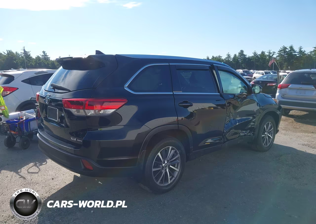 2019 Toyota Highlander Xle VIN:5TDJZRFH1KS946992 - 4