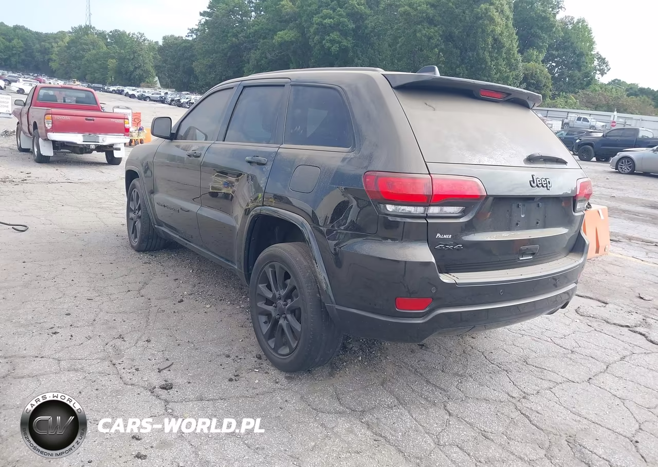 2019 Jeep Grand Cherokee Altitude 4X4 VIN:1C4RJFAGXKC589529 - 3