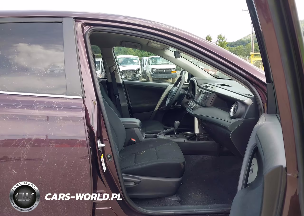 2018 Toyota Rav4 Le VIN:2T3BFREV6JW773181 - 5