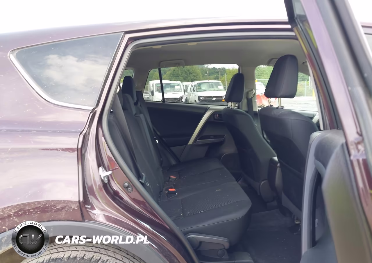 2018 Toyota Rav4 Le VIN:2T3BFREV6JW773181 - 8