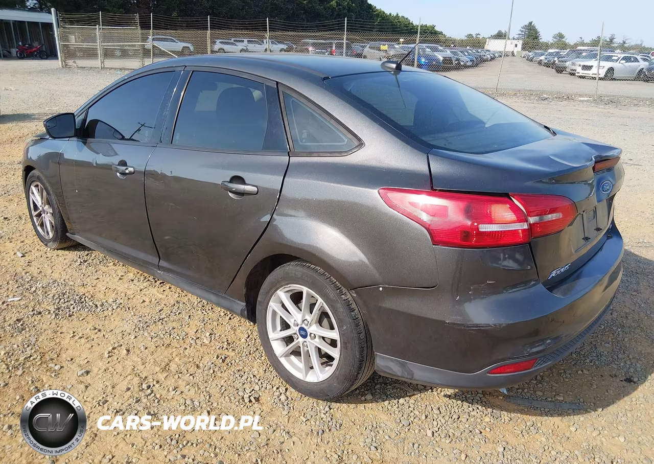 2017 Ford Focus Se VIN:1FADP3F22HL237824 - 3