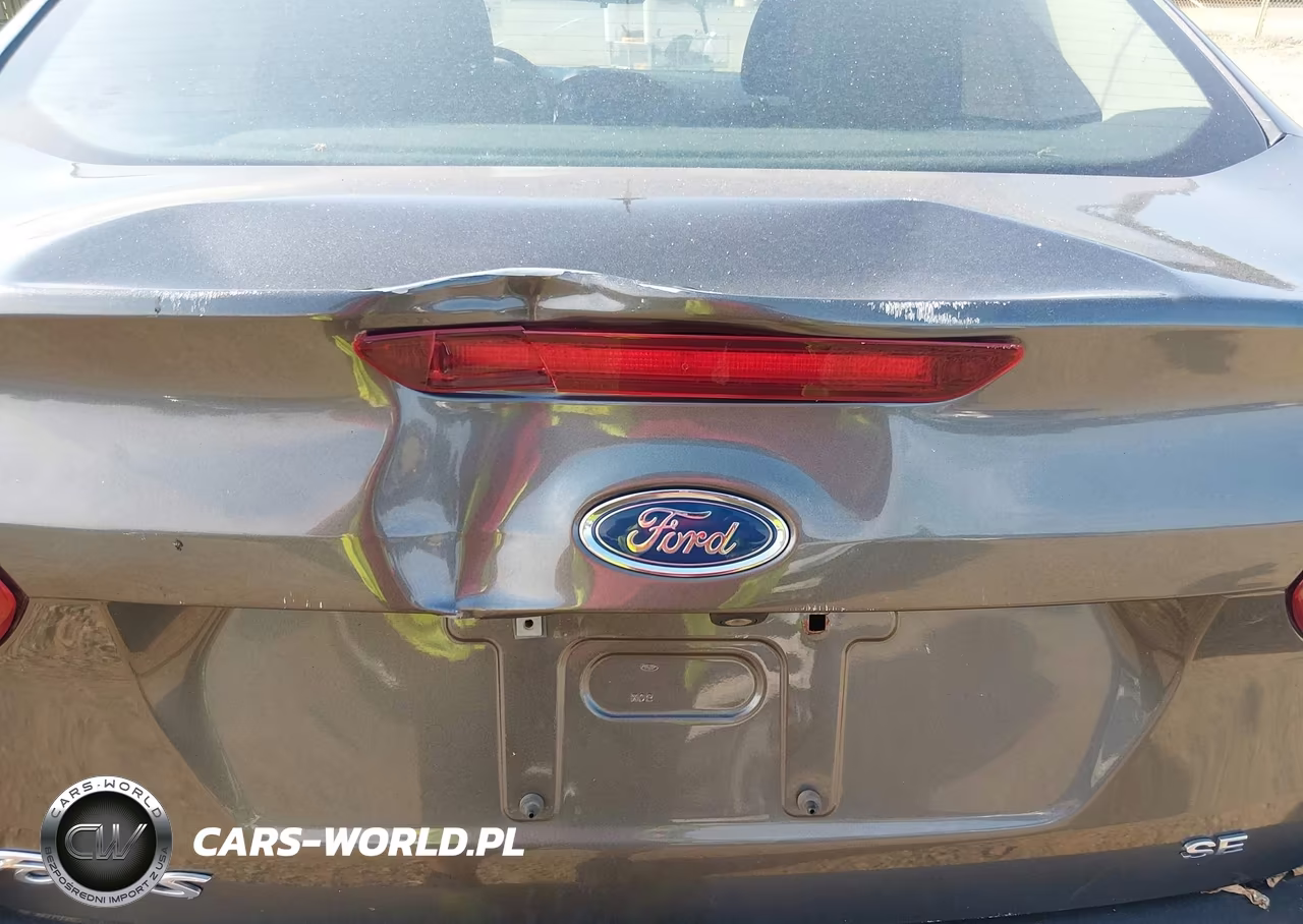 2017 Ford Focus Se VIN:1FADP3F22HL237824 - 6