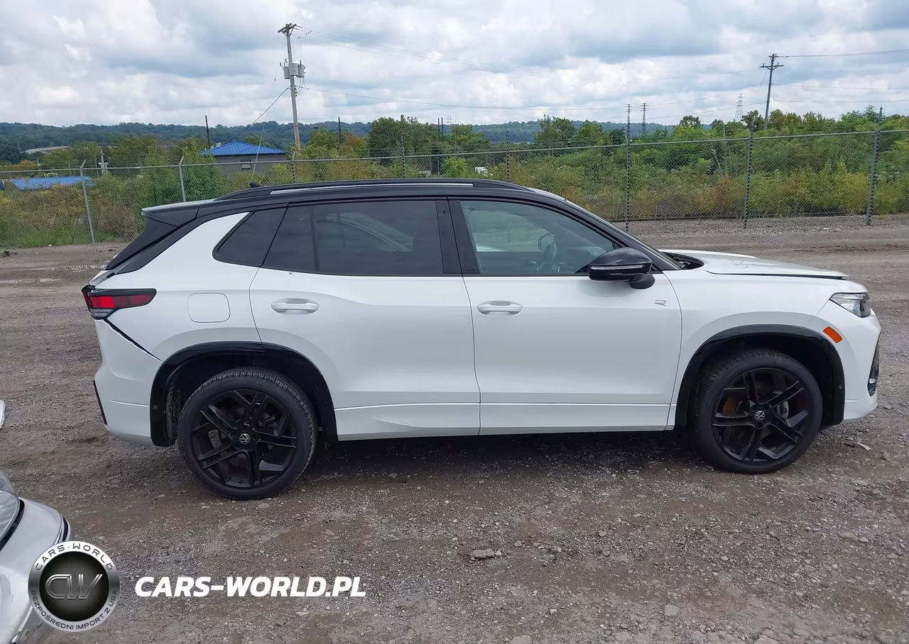 2025 Volkswagen Tiguan 2.0T Se R-Line Black VIN:3VVGR7RM2SM013000 - 14