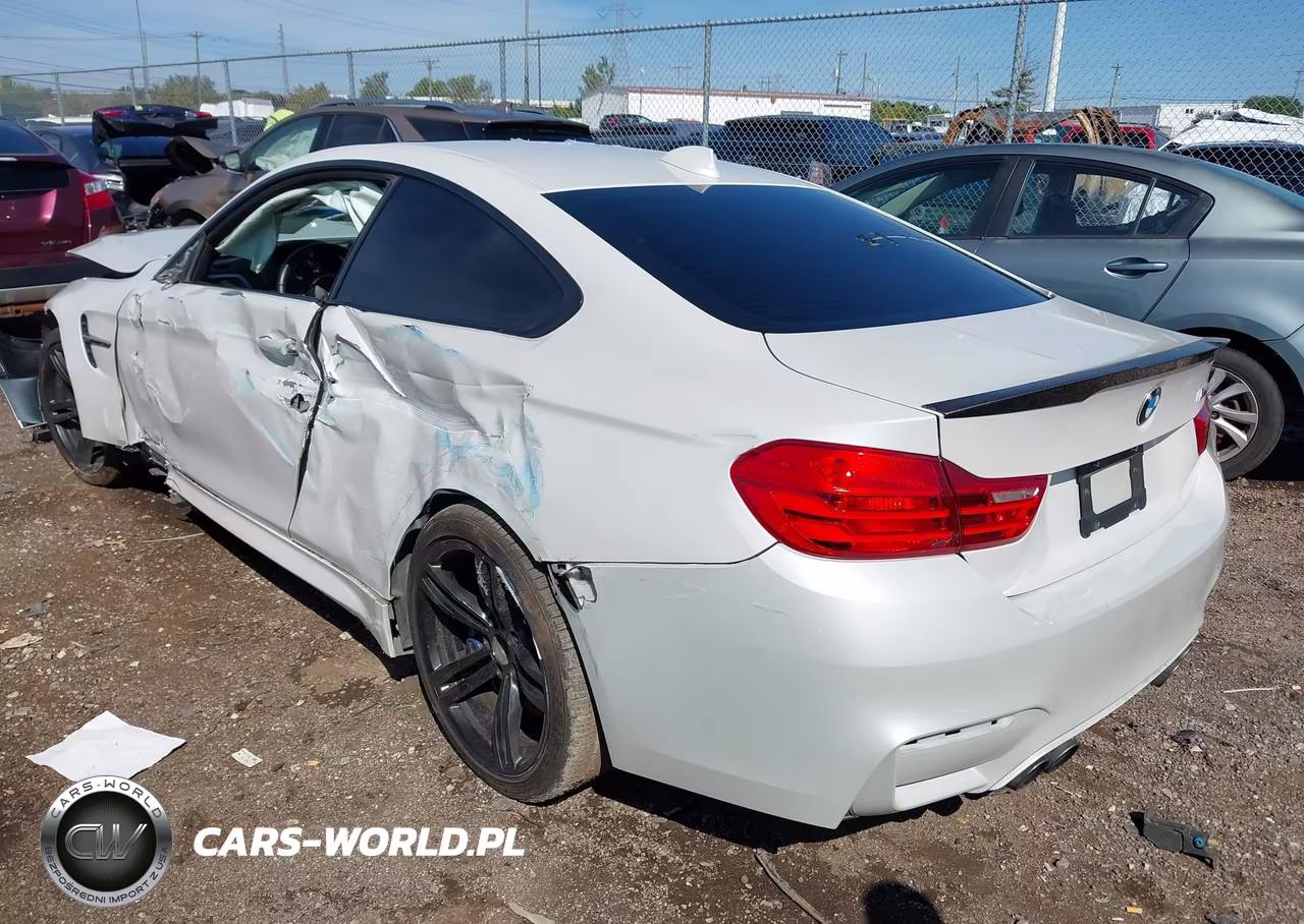 2015 BMW M4 VIN:WBS3R9C52FK329982 - 3