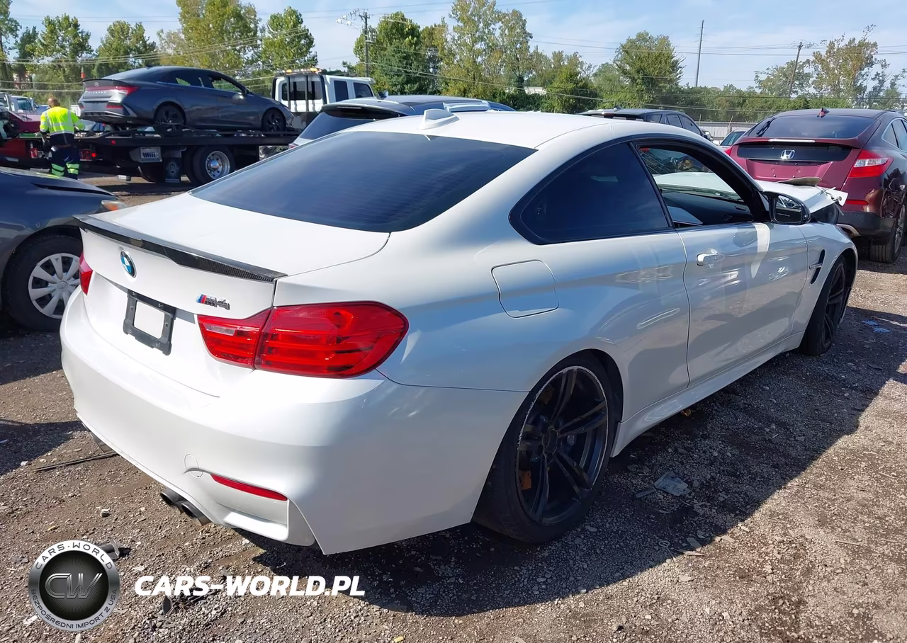 2015 BMW M4 VIN:WBS3R9C52FK329982 - 4