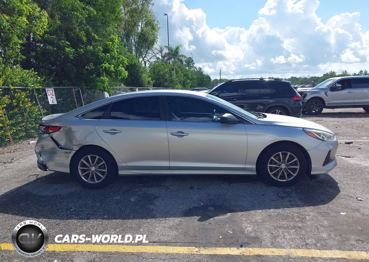 2018 Hyundai Sonata Se VIN:5NPE24AF6JH713936 - 13