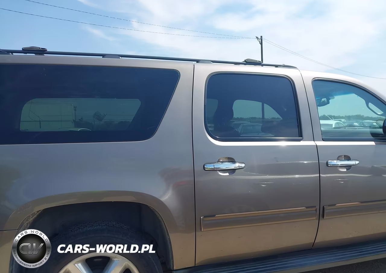 2011 Chevrolet Suburban 1500 Ls VIN:1GNSKHE32BR392103 - 14