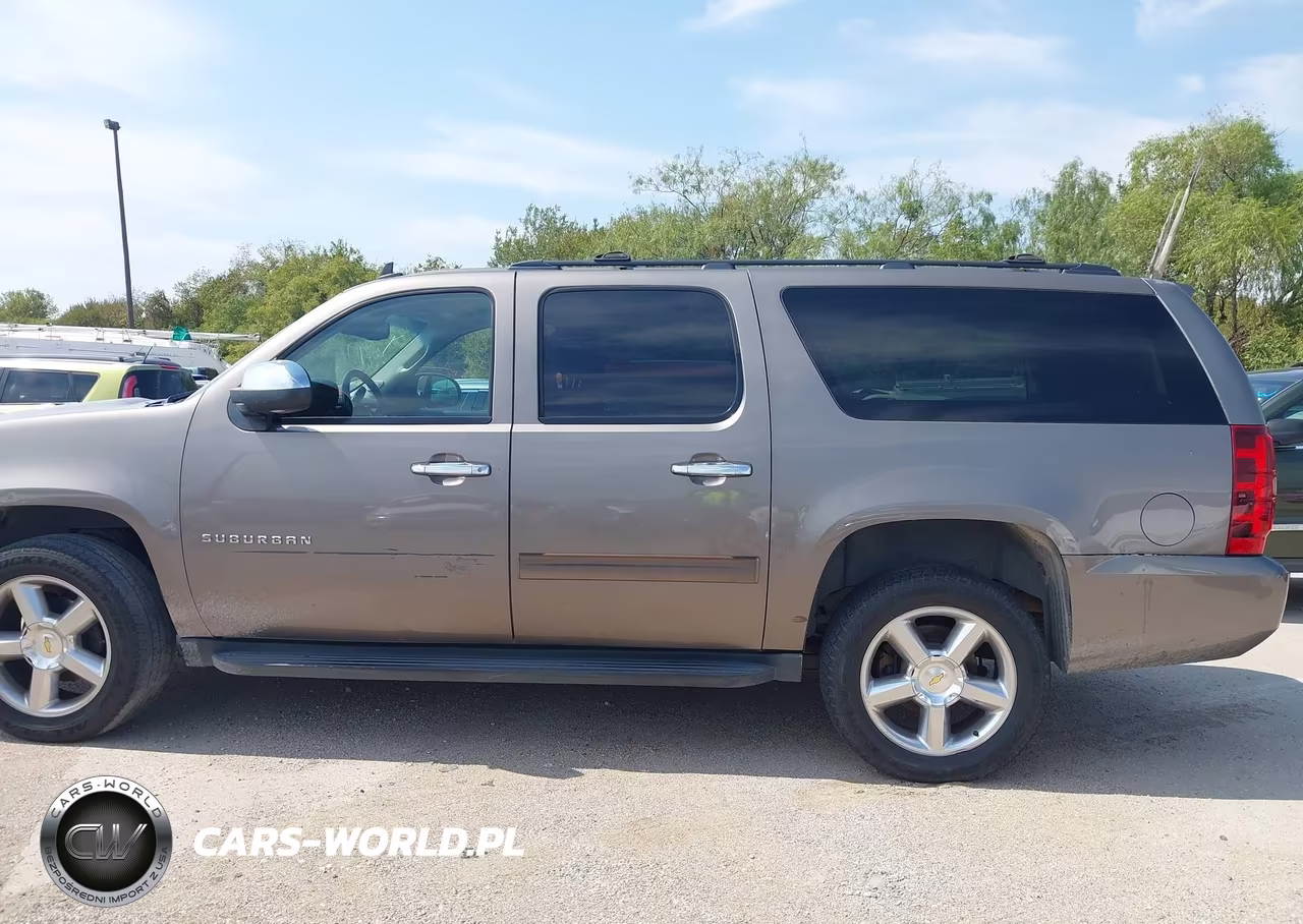 2011 Chevrolet Suburban 1500 Ls VIN:1GNSKHE32BR392103 - 15