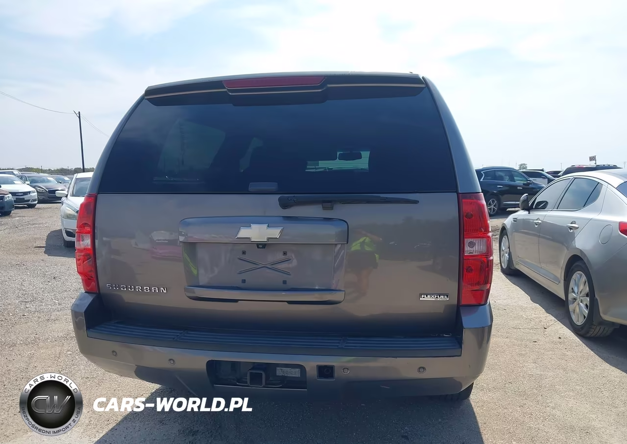 2011 Chevrolet Suburban 1500 Ls VIN:1GNSKHE32BR392103 - 17