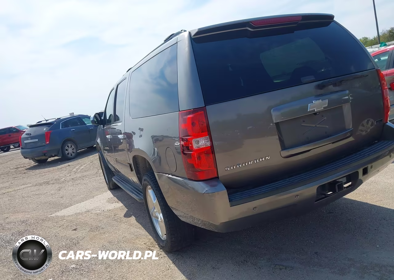 2011 Chevrolet Suburban 1500 Ls VIN:1GNSKHE32BR392103 - 3