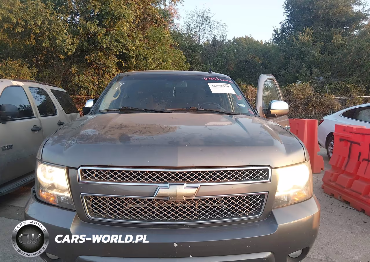 2011 Chevrolet Suburban 1500 Ls VIN:1GNSKHE32BR392103 - 6