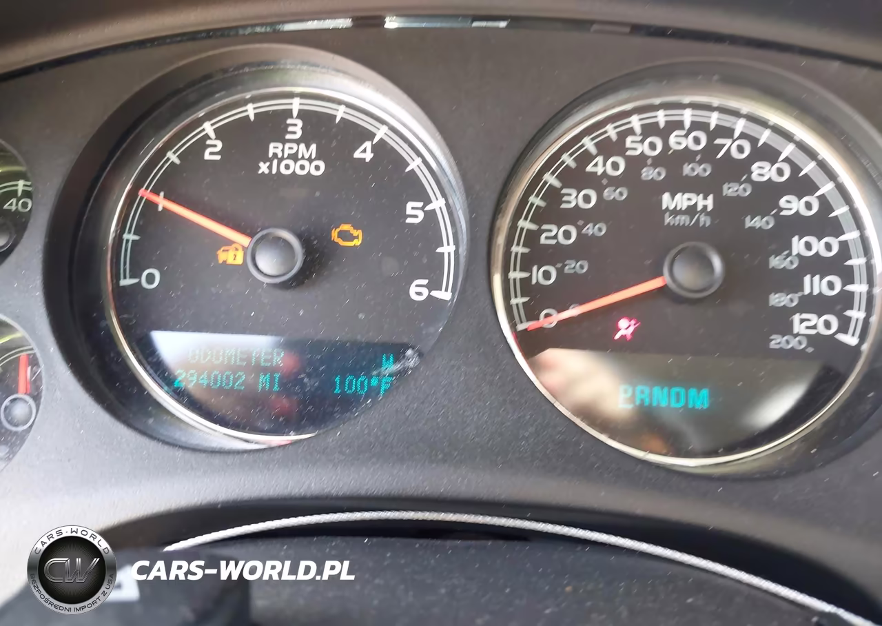 2011 Chevrolet Suburban 1500 Ls VIN:1GNSKHE32BR392103 - 7
