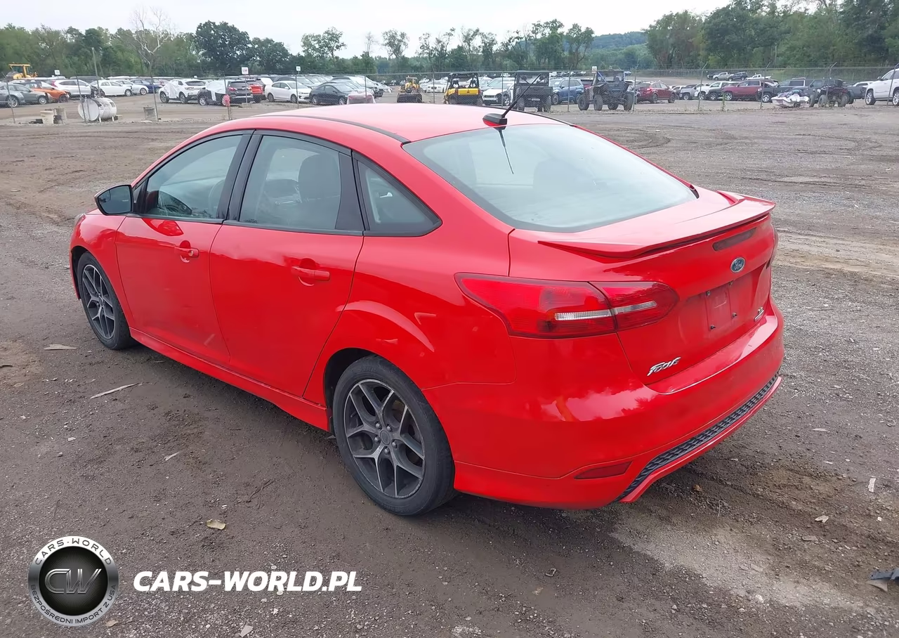 2015 Ford Focus Se VIN:1FADP3F28FL383254 - 3