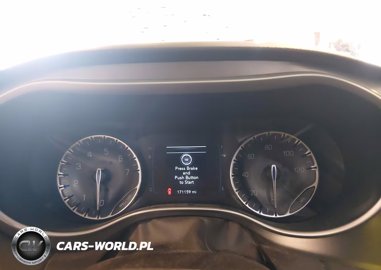 2018 Chrysler Pacifica Touring Plus VIN:2C4RC1FG1JR112502 - 7