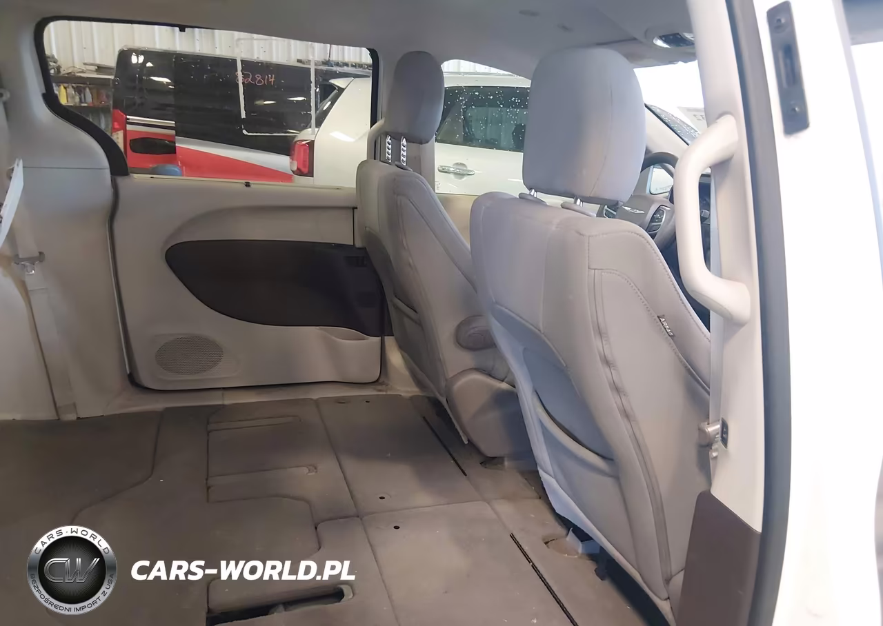 2018 Chrysler Pacifica Touring Plus VIN:2C4RC1FG1JR112502 - 8
