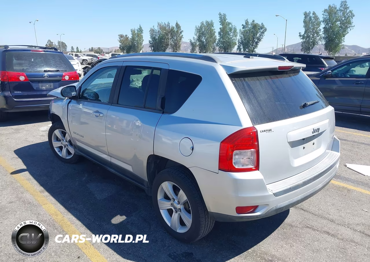 2012 Jeep Compass Latitude VIN:1C4NJCEA1CD651690 - 3