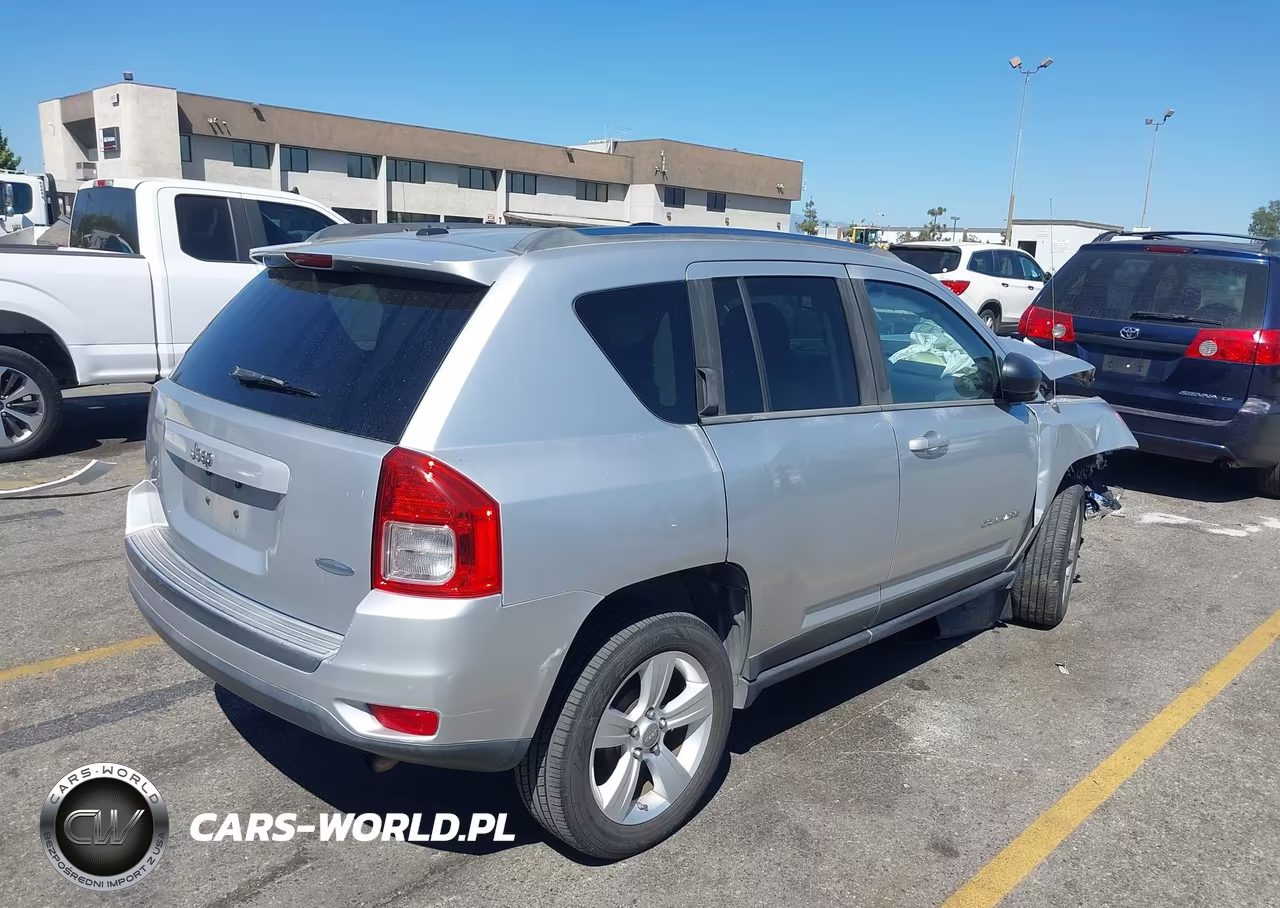2012 Jeep Compass Latitude VIN:1C4NJCEA1CD651690 - 4