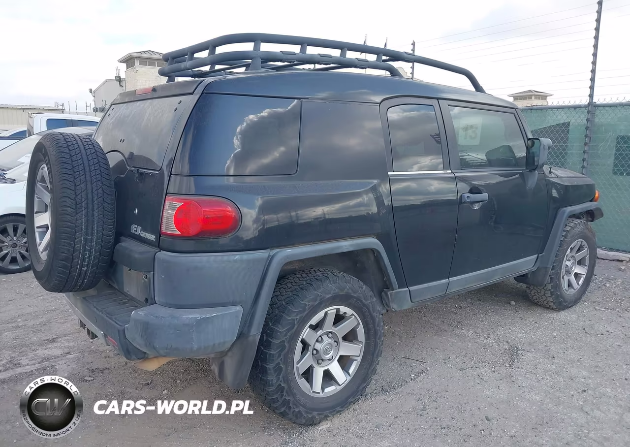2008 Toyota Fj Cruiser VIN:JTEZU11F28K003692 - 4