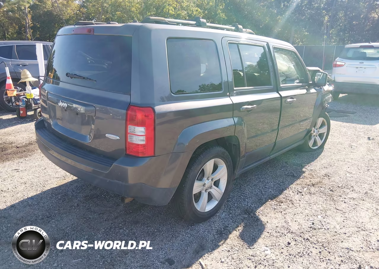 2015 Jeep Patriot Latitude VIN:1C4NJPFA4FD377024 - 4