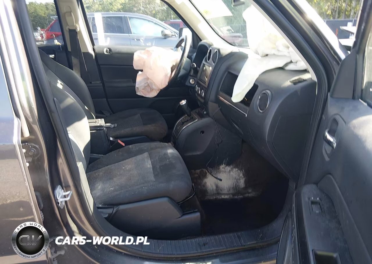 2015 Jeep Patriot Latitude VIN:1C4NJPFA4FD377024 - 5