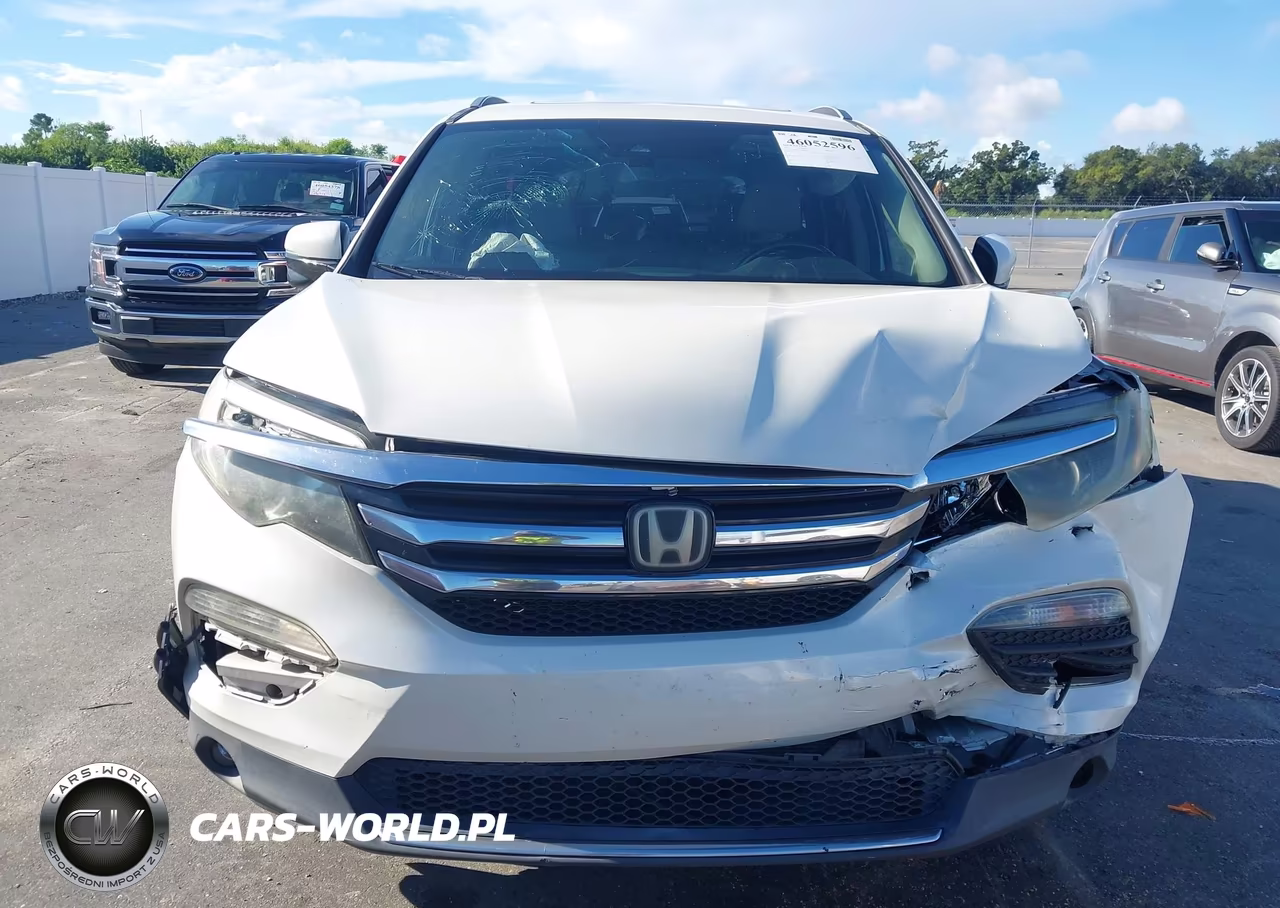 2017 Honda Pilot Touring VIN:5FNYF5H97HB016341 - 13