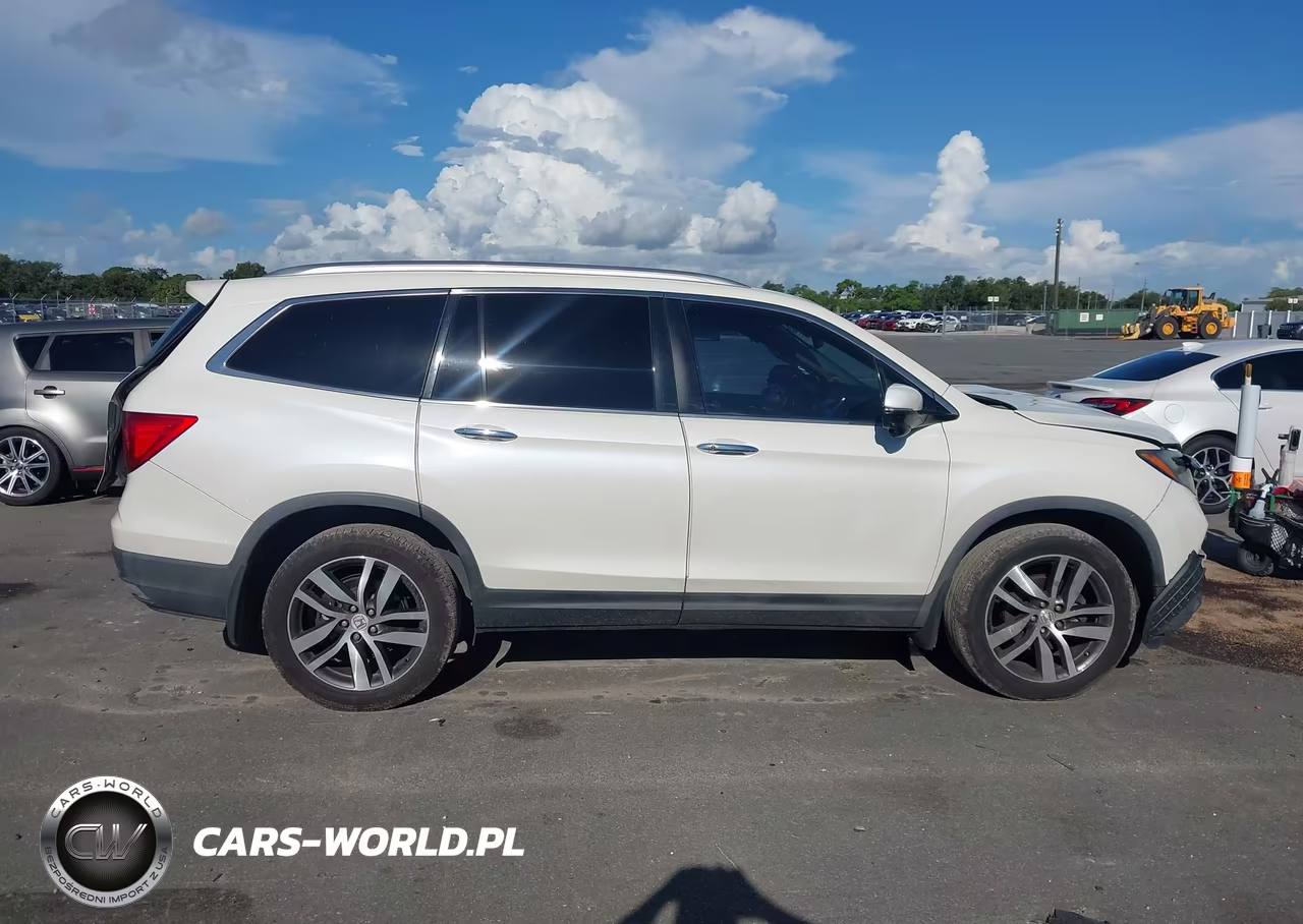 2017 Honda Pilot Touring VIN:5FNYF5H97HB016341 - 14