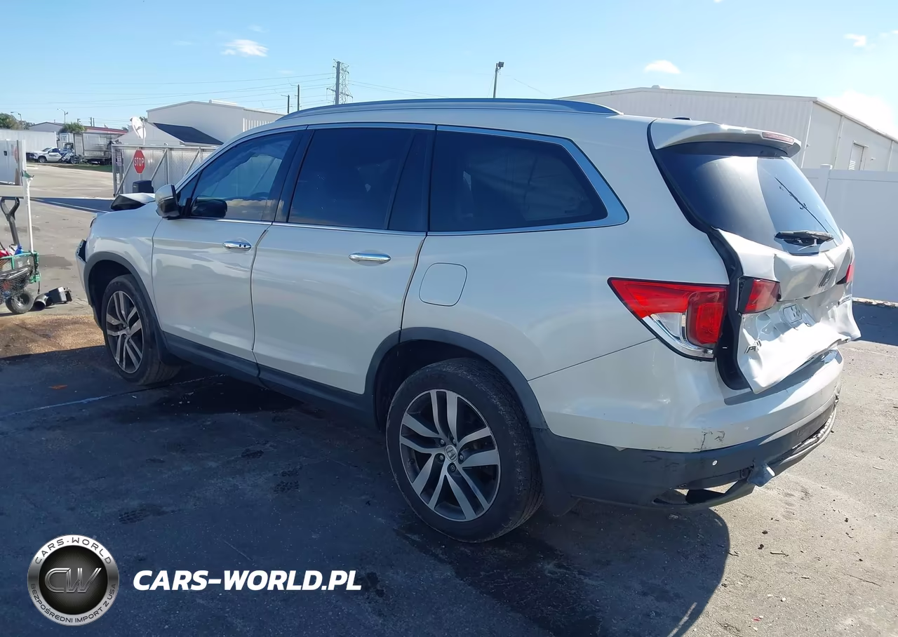 2017 Honda Pilot Touring VIN:5FNYF5H97HB016341 - 3