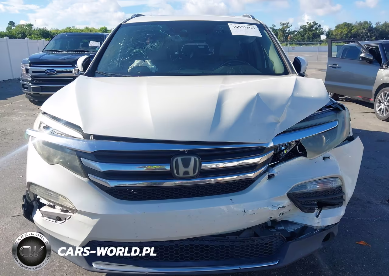2017 Honda Pilot Touring VIN:5FNYF5H97HB016341 - 6