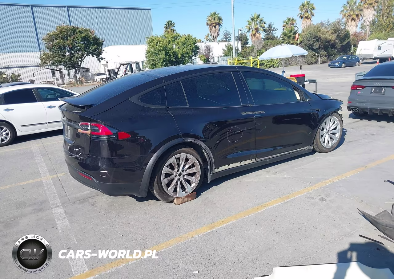 2016 Tesla Model X 60D-70D-75D-90D VIN:5YJXCAE23GF013164 - 4