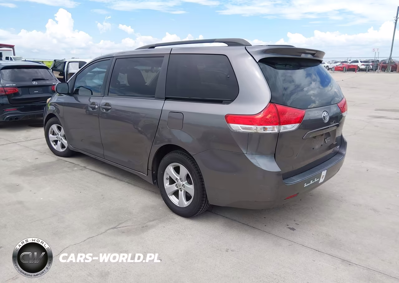2014 Toyota Sienna Le V6 8 Passenger VIN:5TDKK3DC0ES426266 - 3
